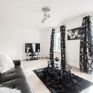 Orange Town House - Shaw Road, Only 6 Minutes To Centre Aberdeen